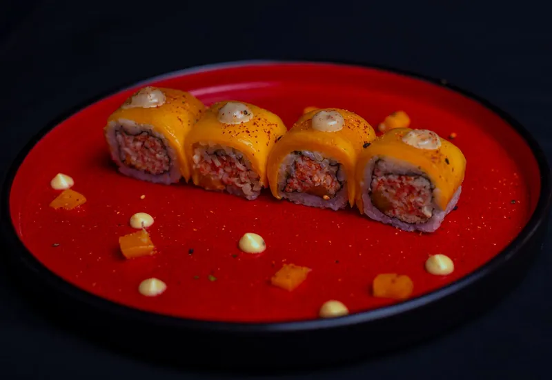 Crab mango roll (4Pcs)